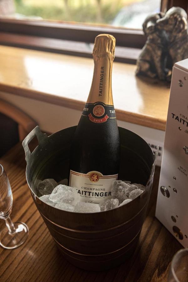 King'S Head Inn 란제니스 외부 사진