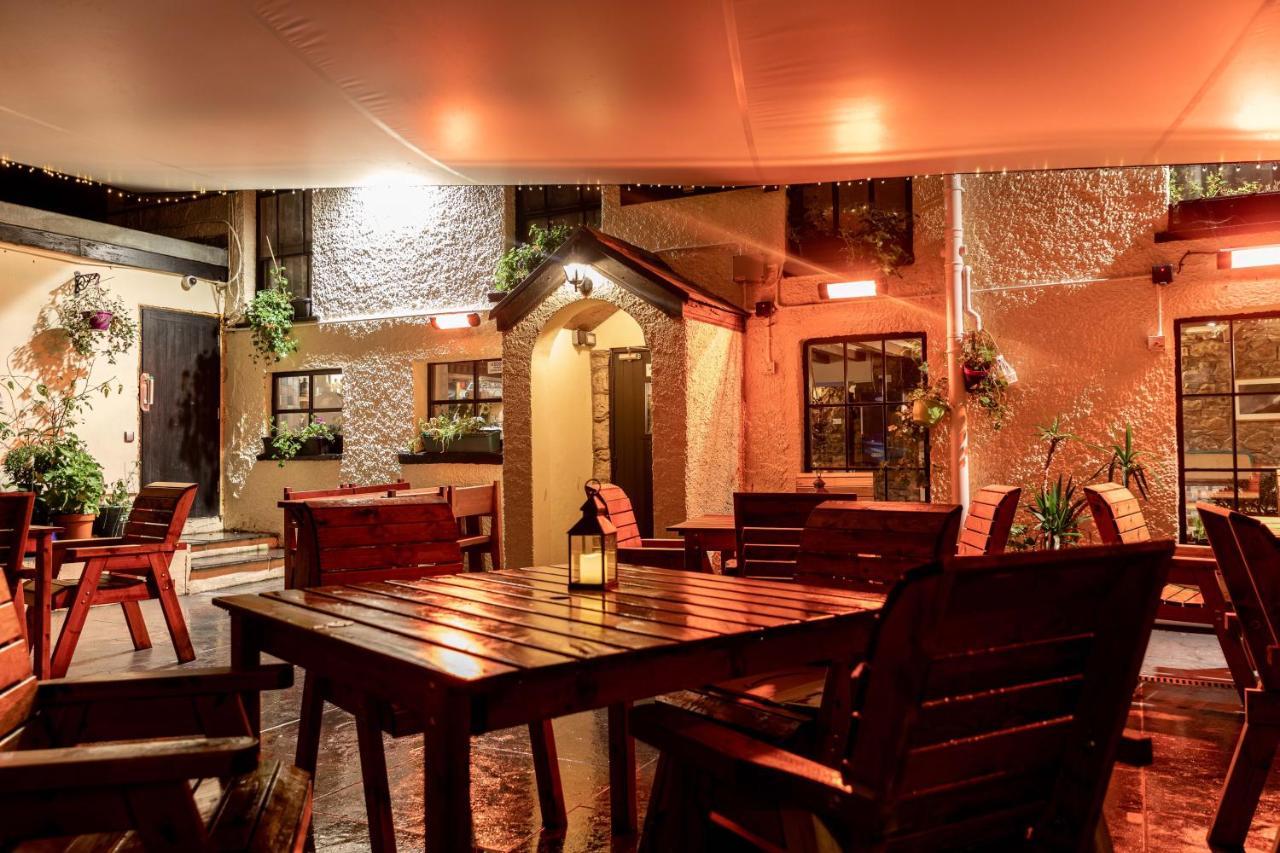 King'S Head Inn 란제니스 외부 사진