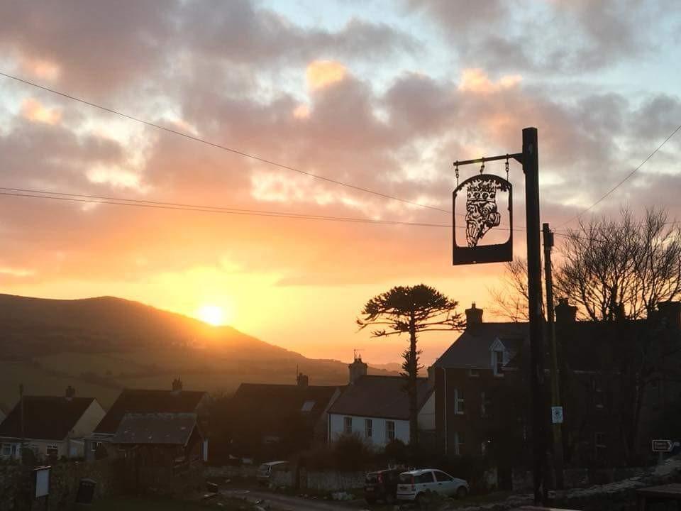 King'S Head Inn 란제니스 외부 사진